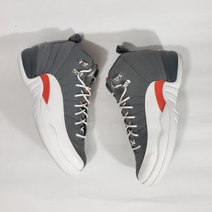 - Air Jordan Retro 12 Cool Gray Men's Size 7